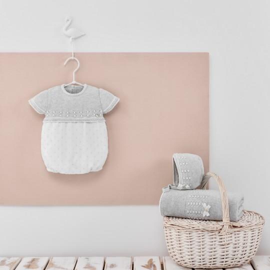 bebe moderno modelo gris bautizo