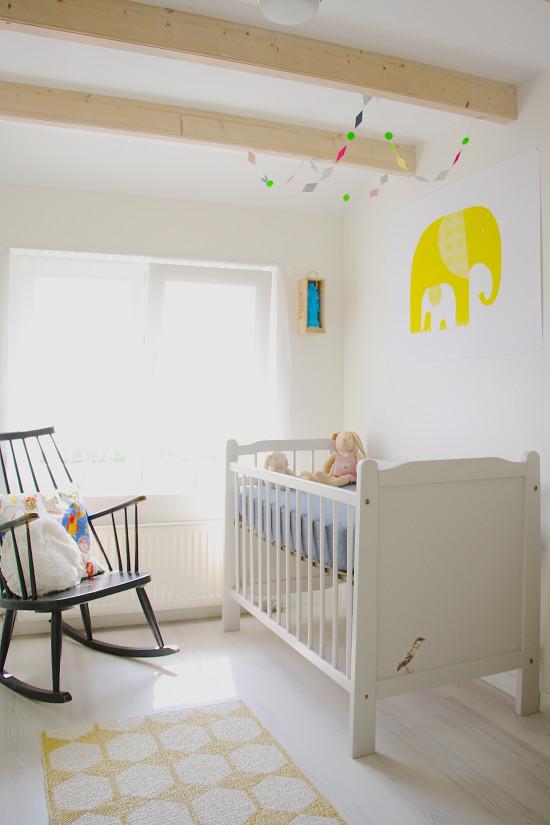 habitación para bebé de estilo escandinavo