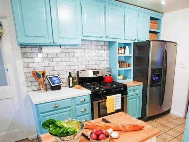 gabinete de cocina de color neutro