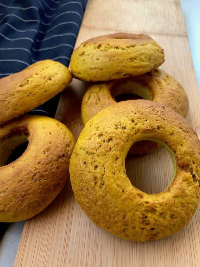 aprende a hacer bagels de cúrcuma sin gluten