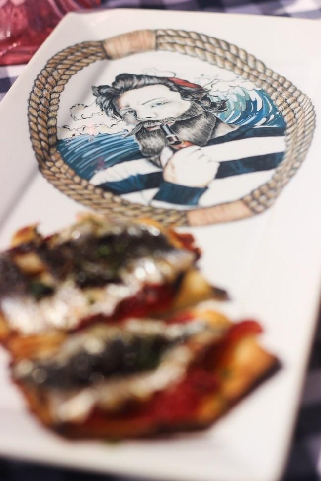 Bandejas y platos Okenua