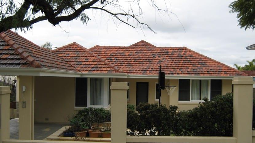 arreglar el tejado de una casa