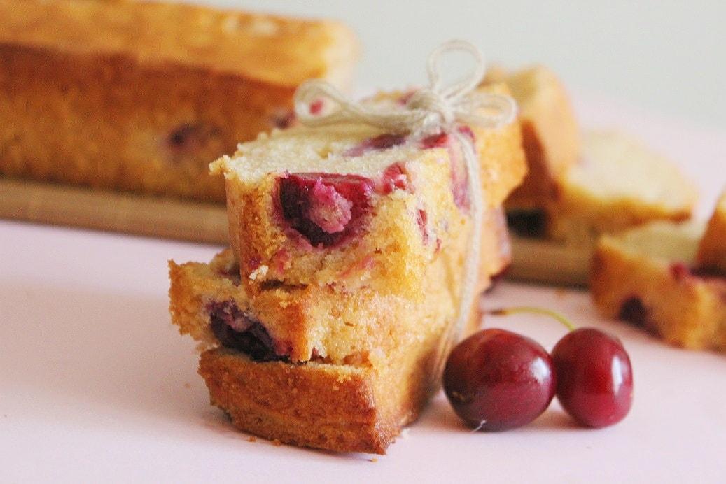 bizcocho con cerezas