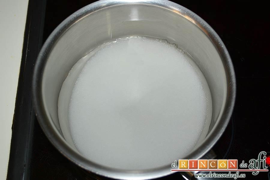 Cupcakes de cerezas al Kirsch, preparar un almíbar con agua y azúcar