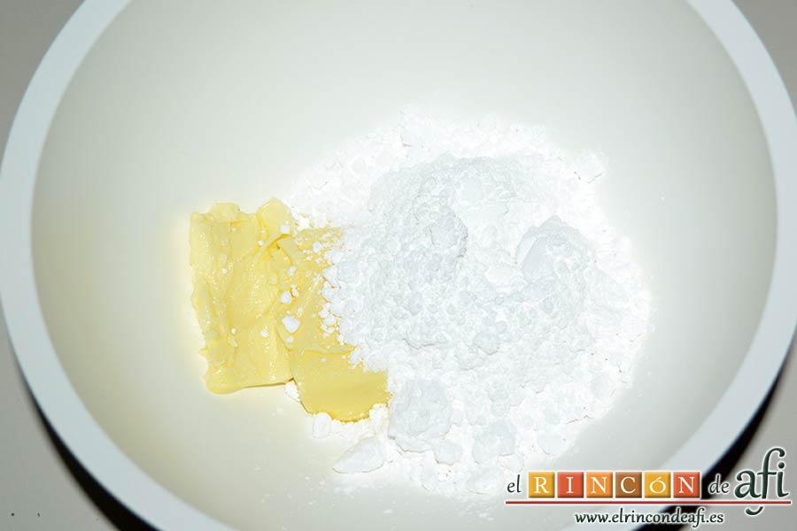 Cupcakes de cerezas al Kirsch, poner en un bol la mantequilla en pomada y el azúcar glass