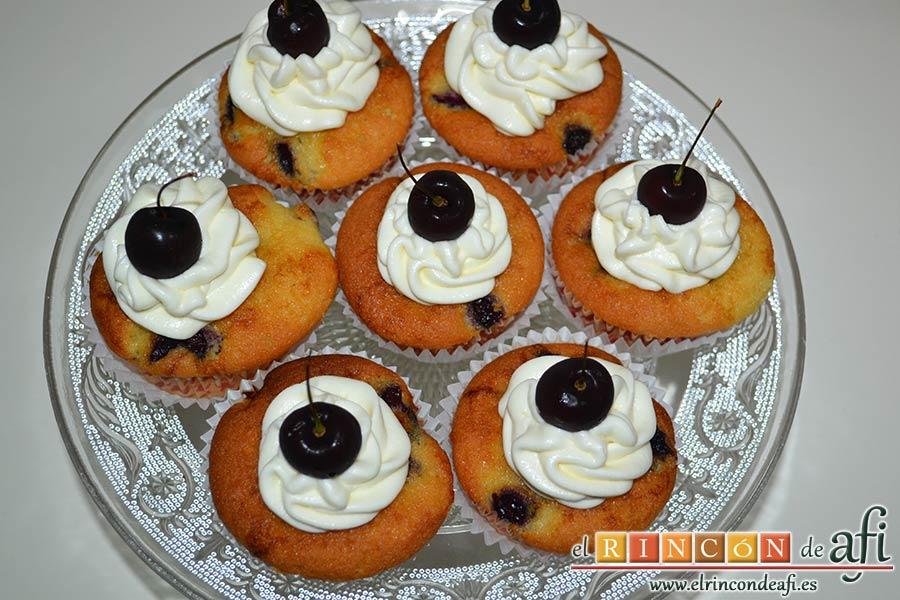 Cupcakes de cerezas al Kirsch, sugerencia de presentación