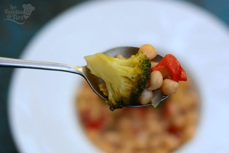 Garbanzos con brócoli, receta vegana y casera