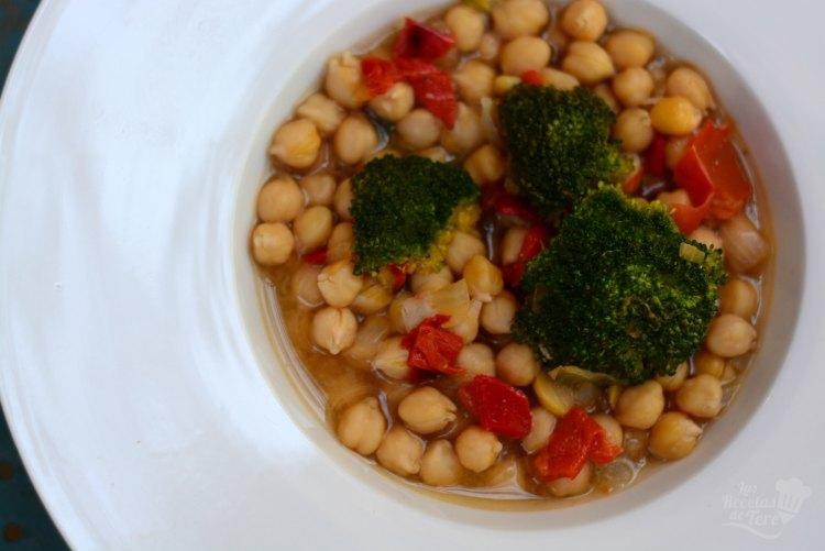 Garbanzos con brócoli, receta vegana y casera