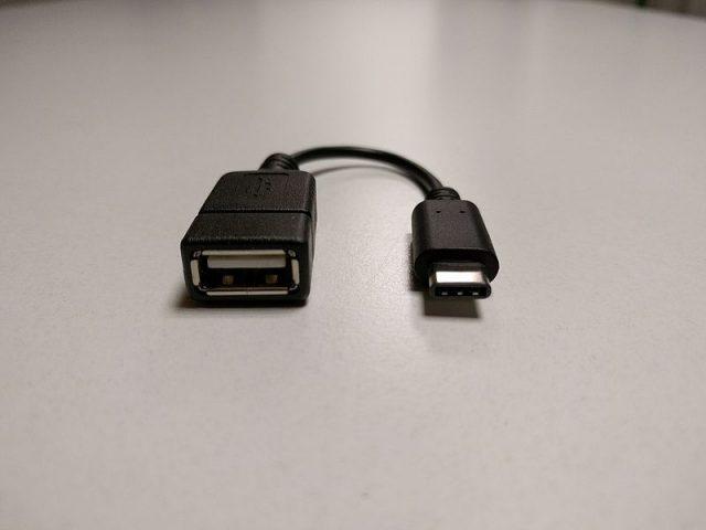 Cómo conectar un Cable USB OTG a un dispositivo Android.