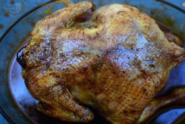 Maravillosa receta de pollo al horno con ras al hanut y clavo