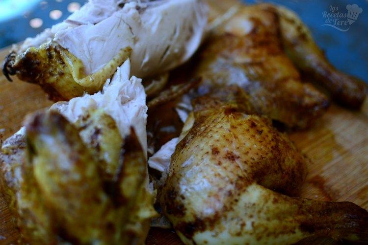 Maravillosa receta de pollo al horno con ras al hanut y clavo