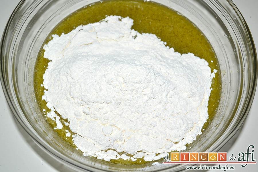 Tarta de aceite de oliva y nectarinas, añadirlo a la mezcla anterior