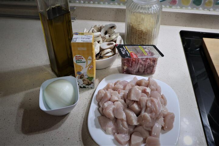 Ingredientes para hacer pollo con champiñones Thermomix