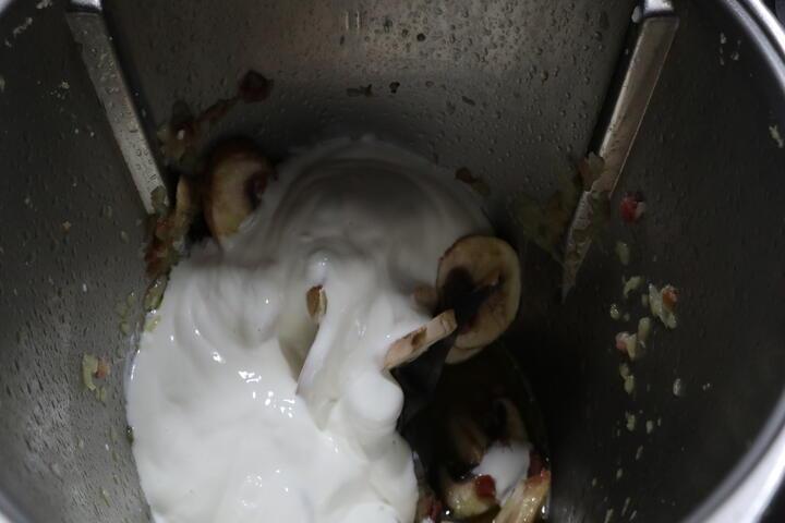 Pollo con nata (crema de leche) y champiñones