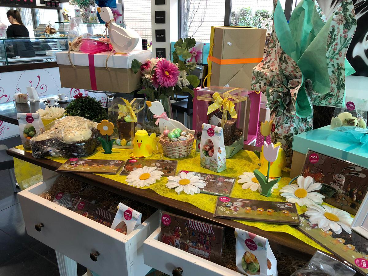 colomba y huevos pascua