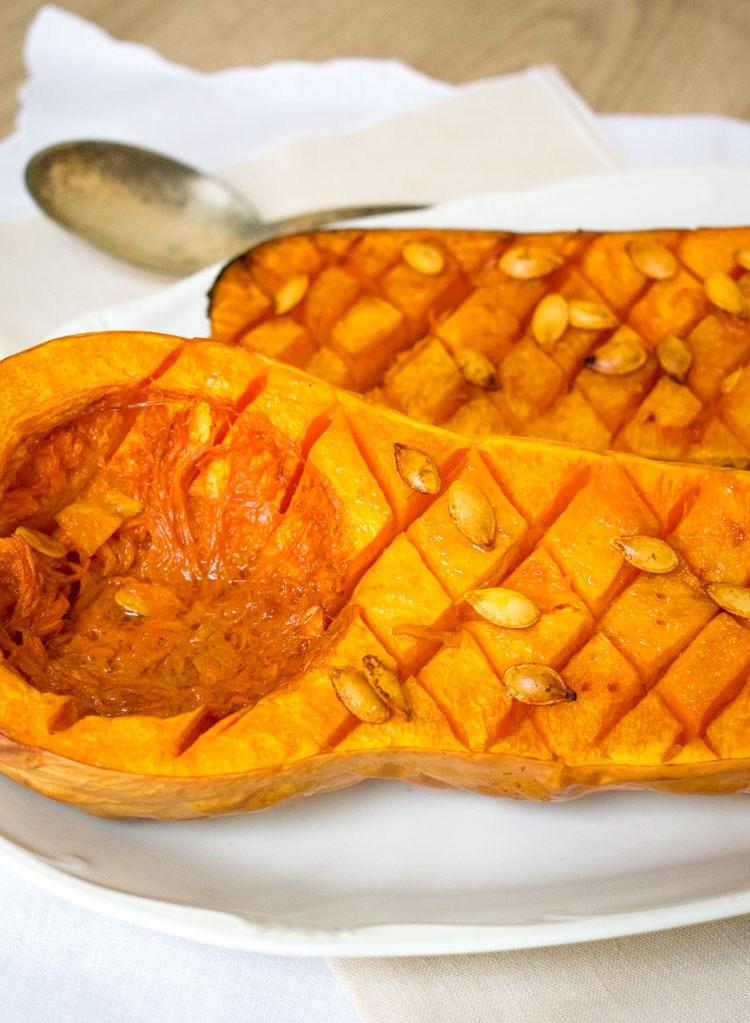 Calabaza mantequilla o butternut squash al horno.