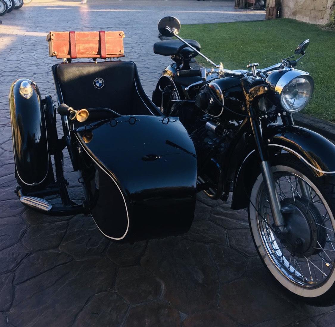 Novios en sidecar-boda Adrían y Cristina_Castillo Bonavía (1)