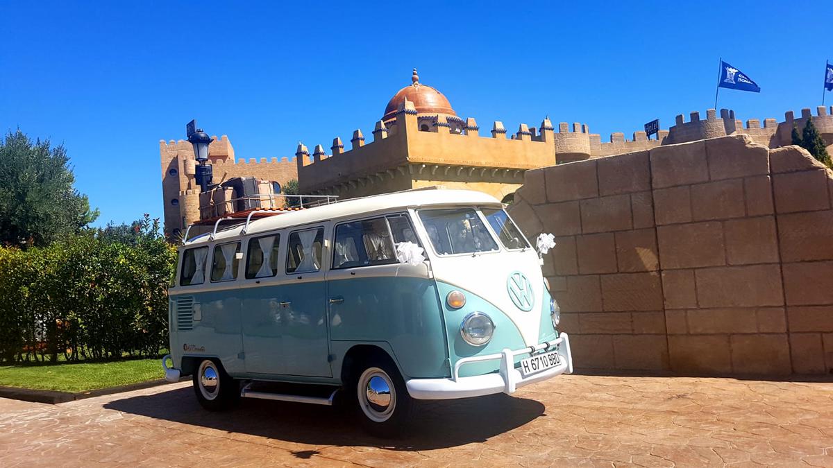Novios en Volkswagen-Boda Soraya y Jorge-Hotel Castillo Bonavia (6)