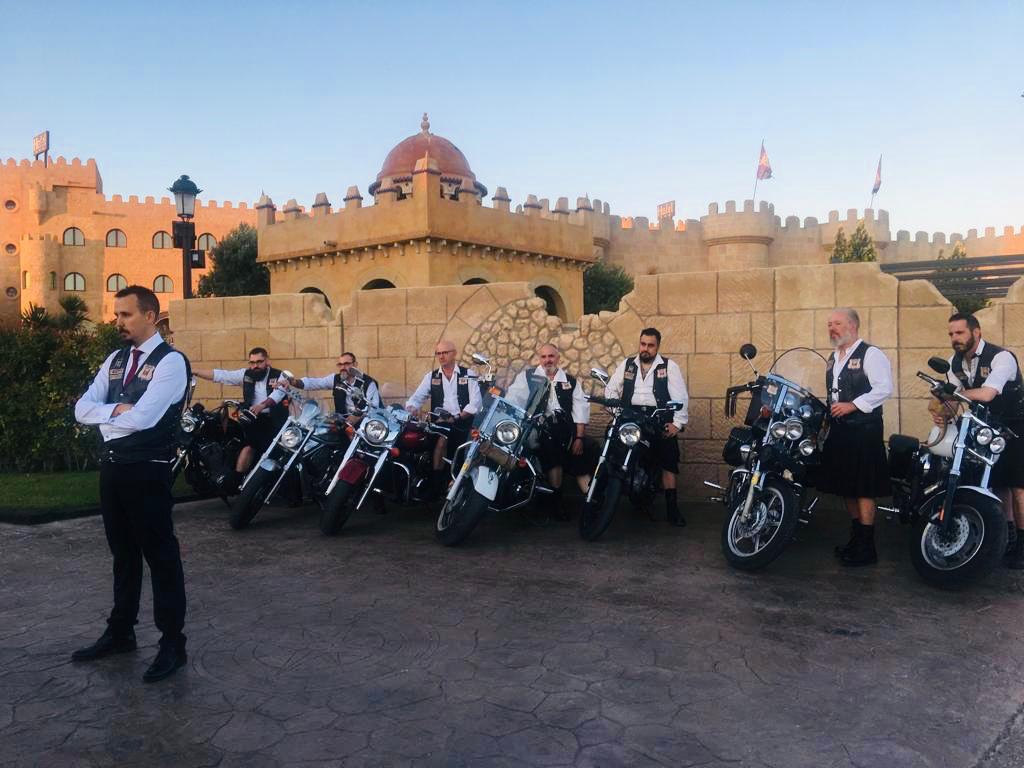 Novios en moto-boda Adrían y Cristina_Castillo Bonavía (4)
