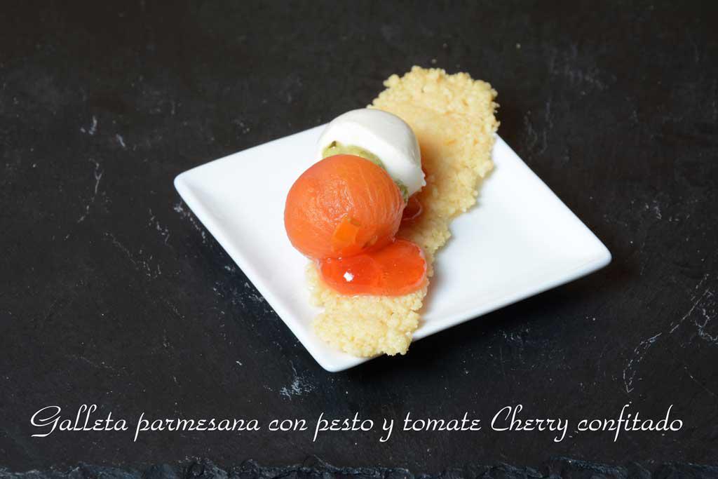 Aperitivos de boda. Galleta parmesana con pesto