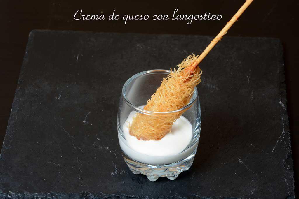 Aperitivos de boda. Crema queso con langostinos
