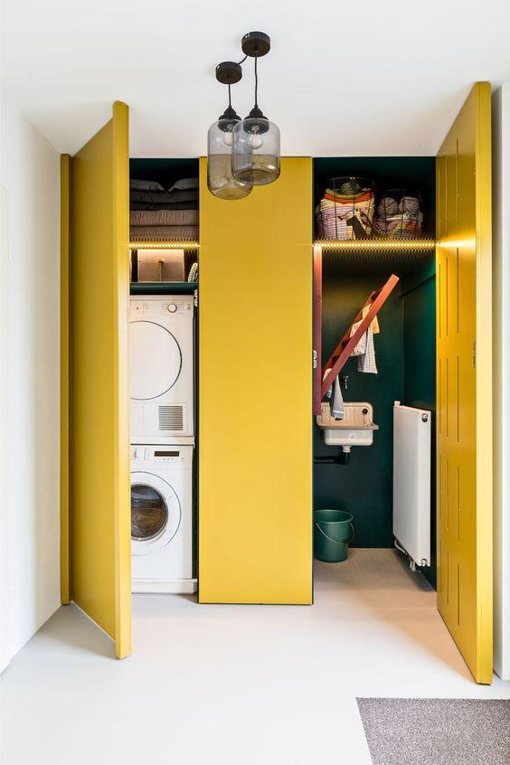 decoralinks | combinaciones color antidrepresivas lavanderia con puertas amarillas e interiores verde botella