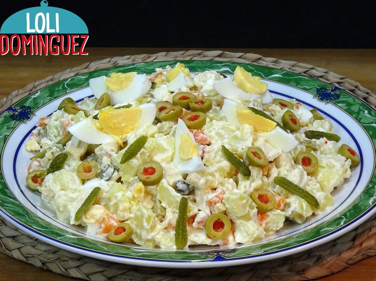 Ensaladilla de patatas con pollo y mayonesa sin huevo (Lactonesa) que esta riquísima y así no corremos riesgos por las bacterias del huevo