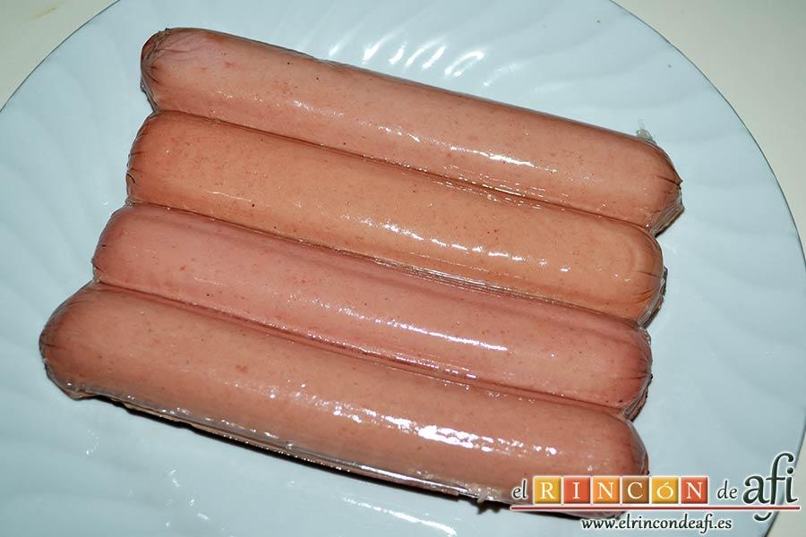 Ensalada de papas con salsa tártara, retirar las salchichas de su envase