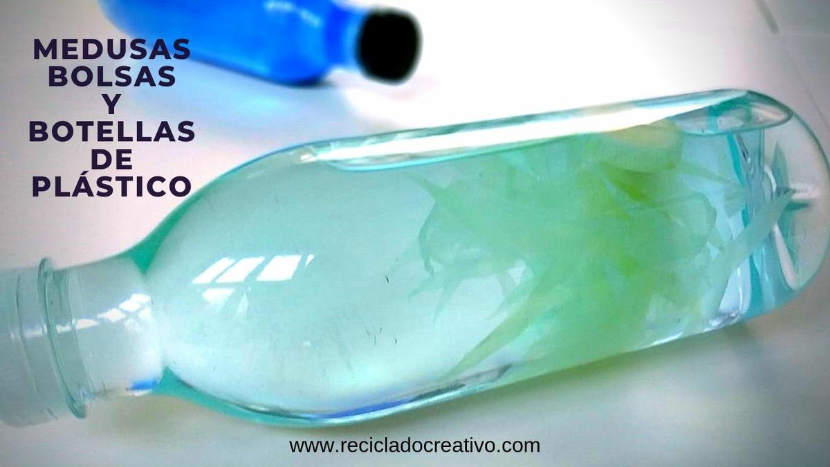 medusas con bolsas, tapones y botellas de plástico