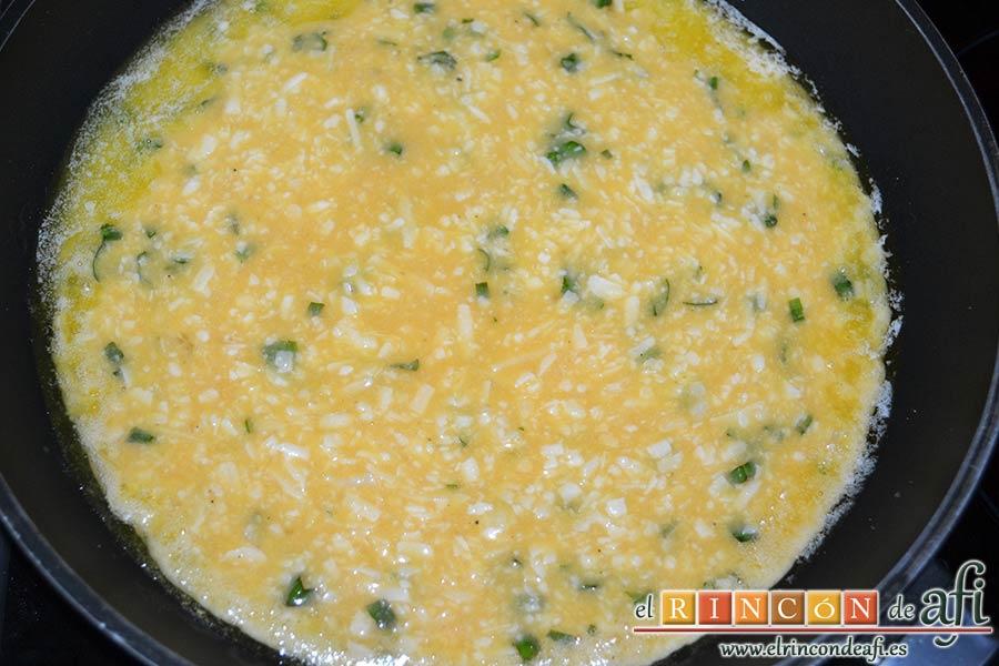 Tortilla de albahaca, agregar la mezcla