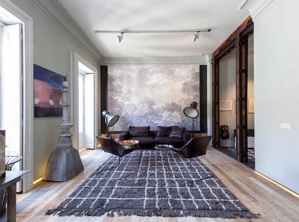 decoralinks | casa con mas cristal que paredes - salon con vigas de madera y hierro