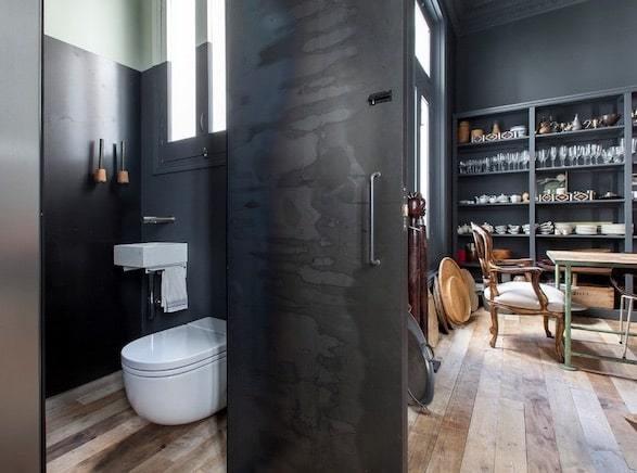 decoralinks | asea en negro y verde agua con sanitarios suspendidos