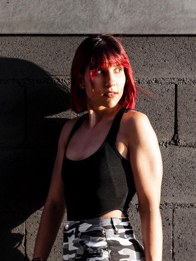 Body negro y falda camuflaje