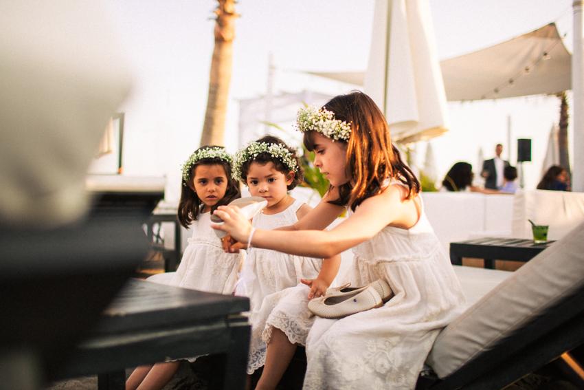 momento divertido durante la boda en el purobeach
