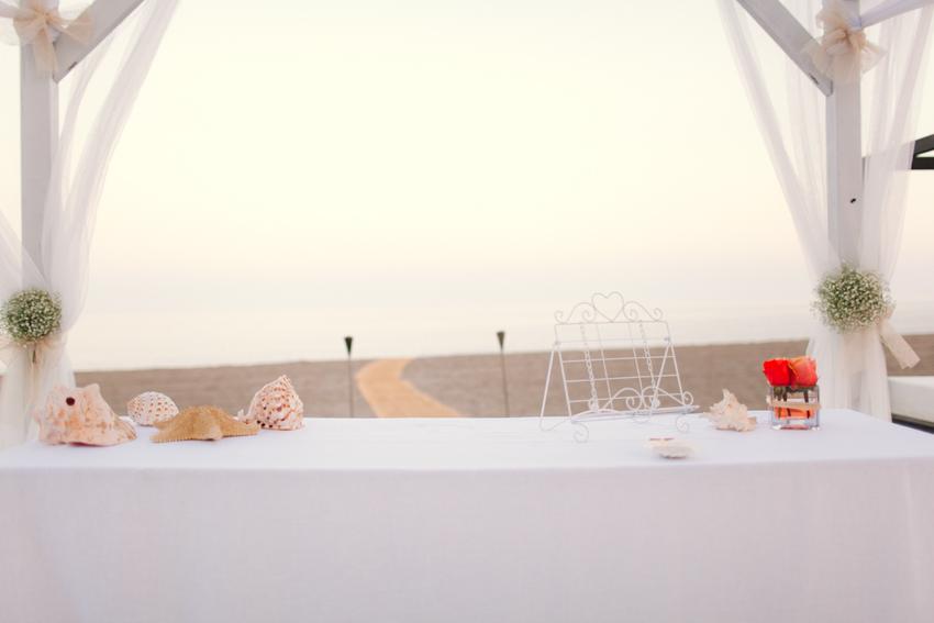 idea original del altar en una boda en la playa