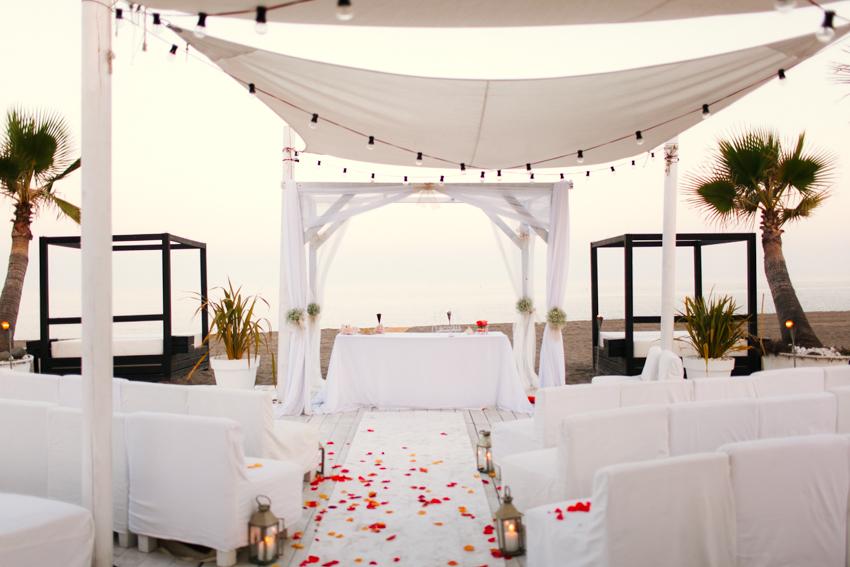 altar frente de la playa en purobeach marbella