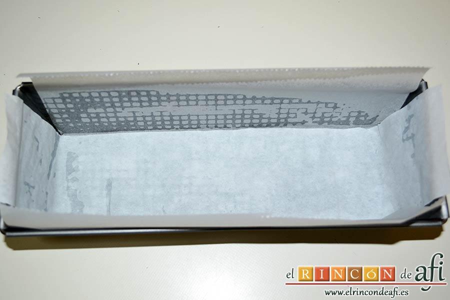 Bizco-flan, engrasar y forrar un molde de plumcake