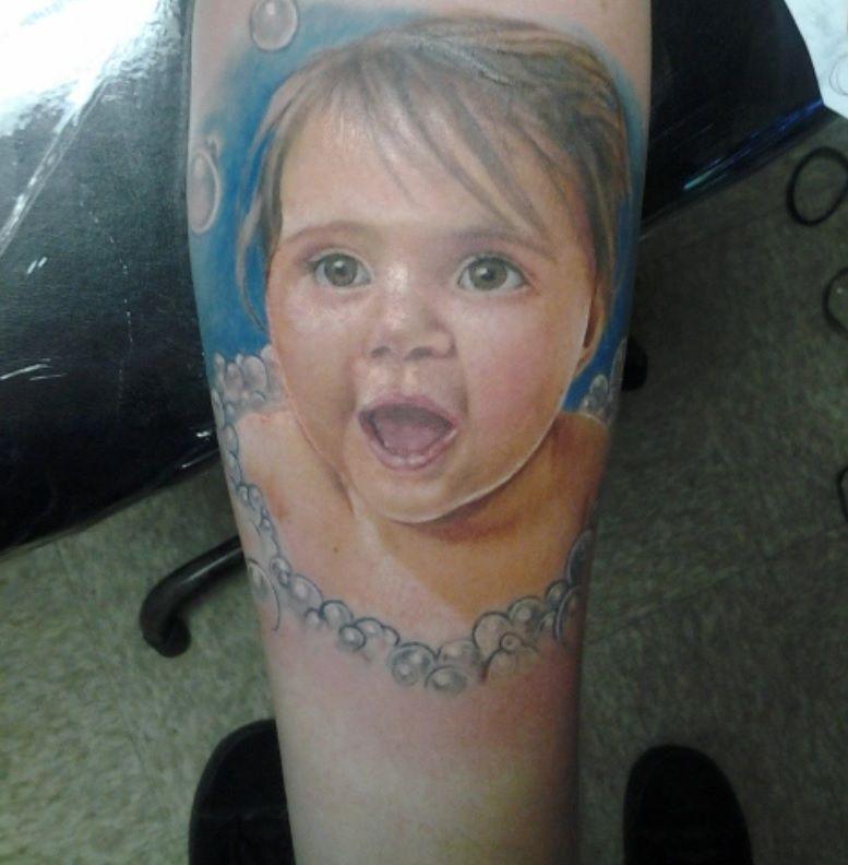 tatuaje de retrato en la pierna