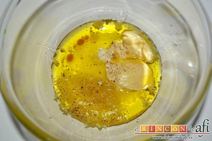 Ensalada de garbanzos, papas, tomates, atún y huevos, añadir la mostaza de Dijon, unas gotas de vinagre de manzana, sal y pimientas molidas