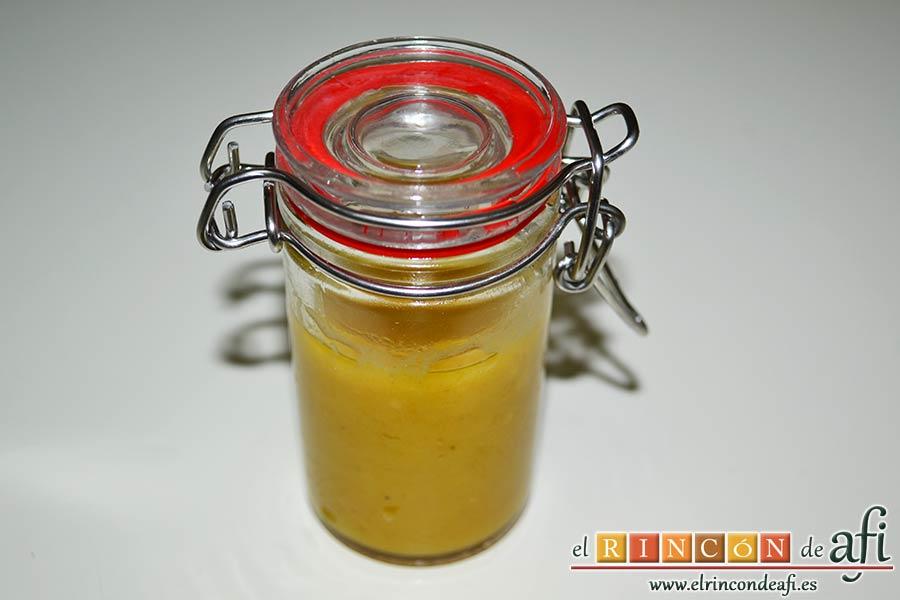 Ensalada de garbanzos, papas, tomates, atún y huevos, reservar hasta el momento de su uso