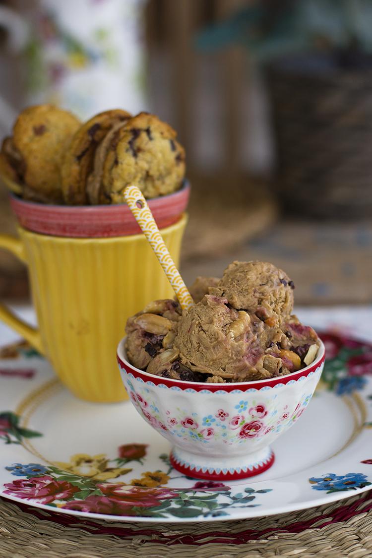 Helado de Cacahuete y fresas con 4 ingredientes saludable