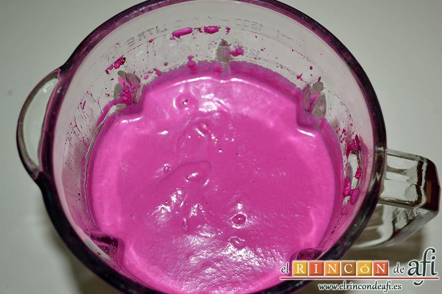 Ajoblanco de remolacha, dejarlo en el vaso triturador y refrigerar