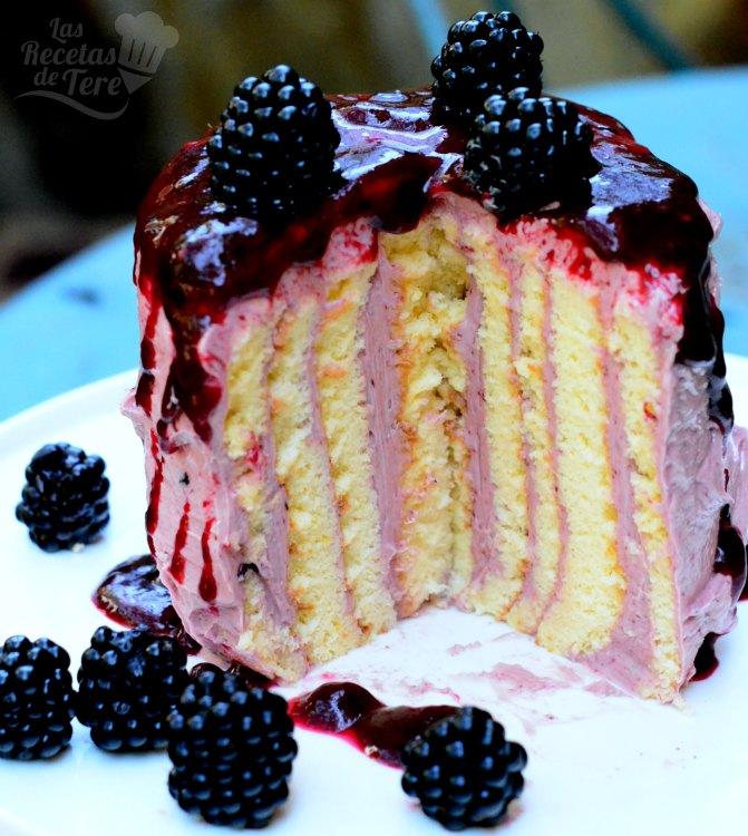 tarta vertical de frutos del bosque