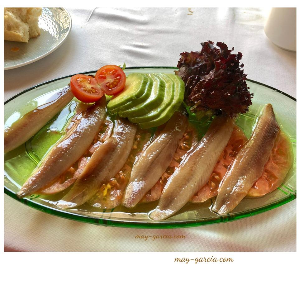 Anchoas/Aguacate con Tomate