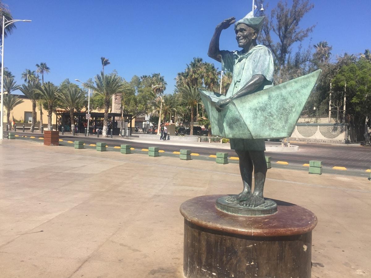 El viejo y el mar del malecón de La Paz