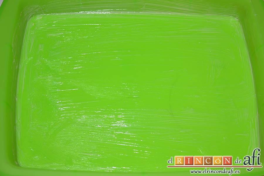 Rollitos de espárragos trigueros, engrasar la bandeja de horno que se vaya a usar