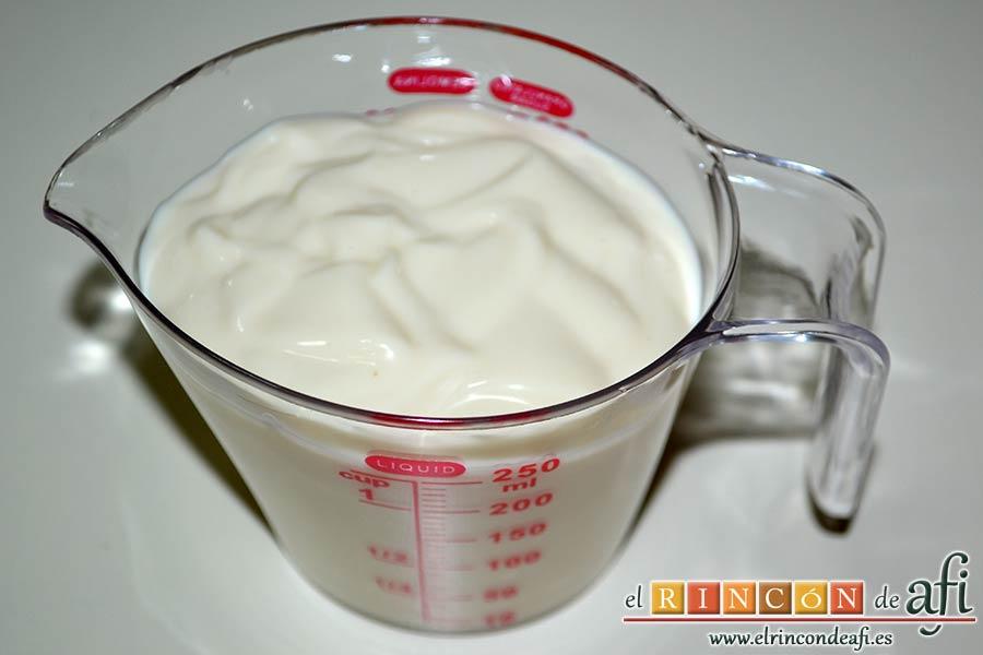 Rollitos de espárragos trigueros, preparar un vaso de bechamel con antelación