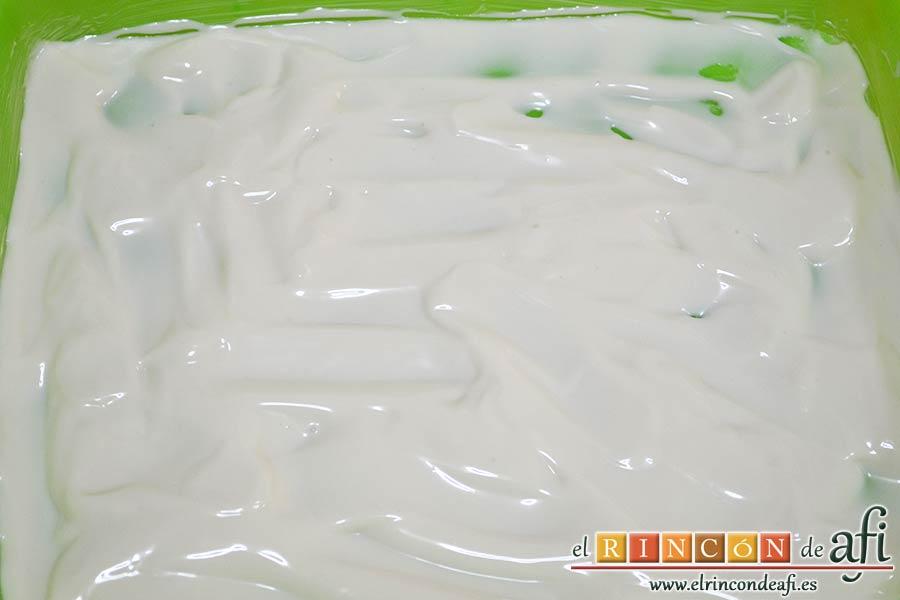 Rollitos de espárragos trigueros, extender por la bandeja del horno para cubrir toda la superficie