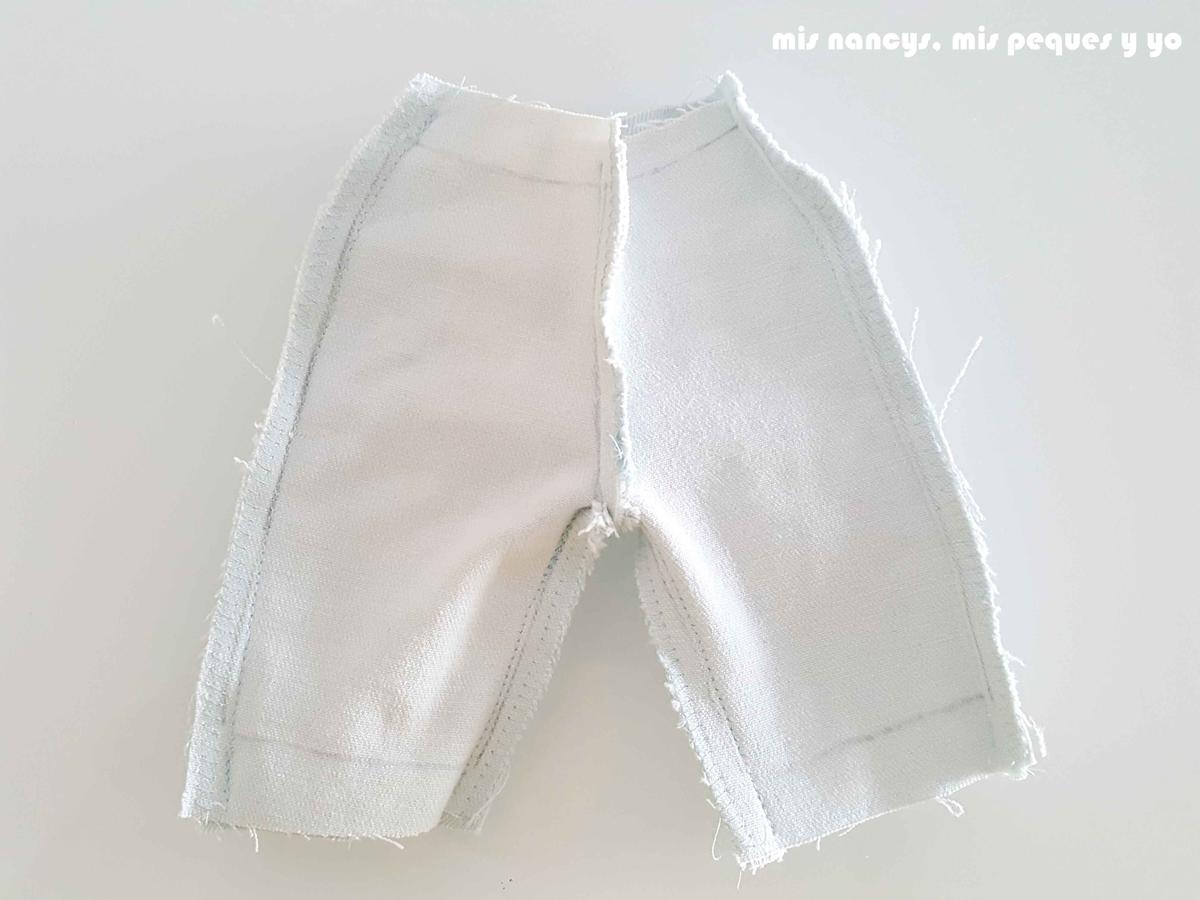 mis nancys, mis peques y yo, tutorial short vaquero para Nancy (patron gratis), pantalon por el reves parte delantera