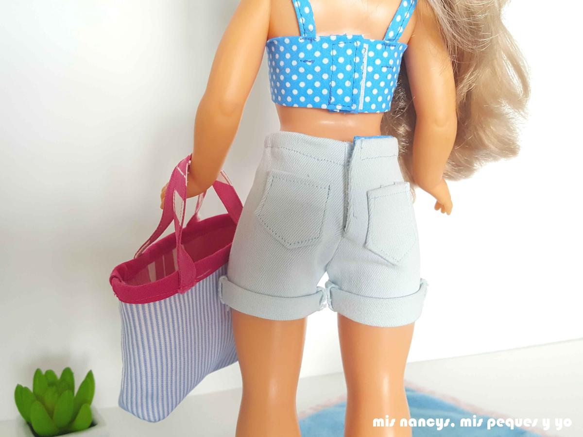 mis nancys, mis peques y yo, tutorial short vaquero para Nancy (patron gratis), detalle short vaquero por detras